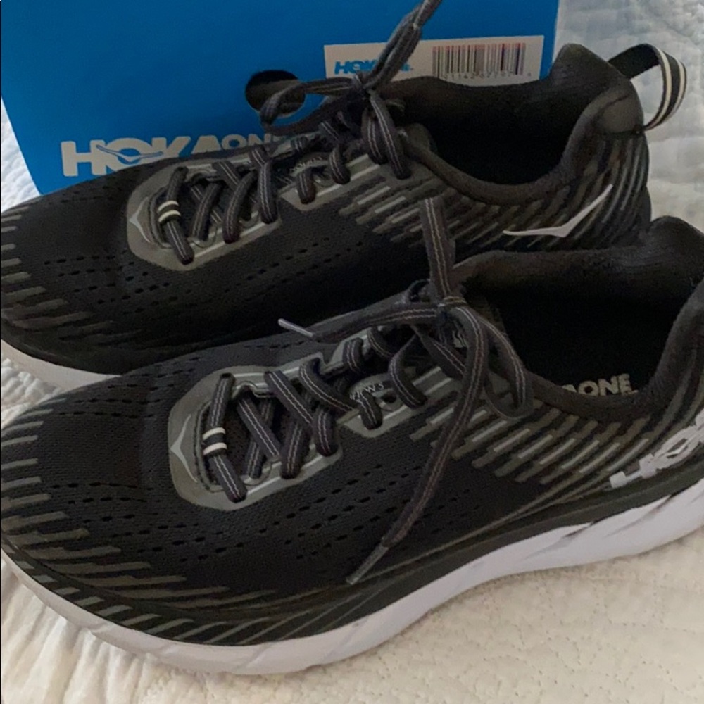 Hoka one Clifton 5 running shoes